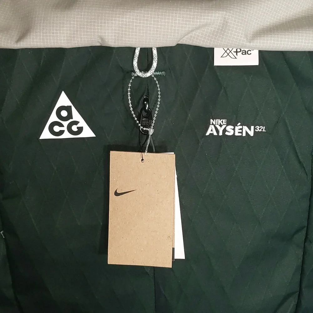 Nike ACG Aysen 32L Hiking Backpack, Vintage Green/Grey, New With Tags - Picture 3 of 5